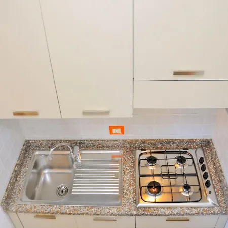 Comfy Flat With Terrace Next To The דירה